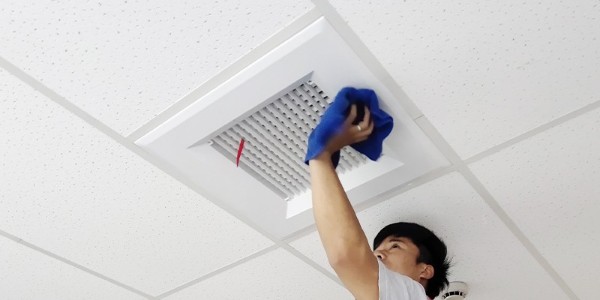 疫情期间，展厅中央空调清洗需要特别注意，过滤网、蒸发器、送风安装和过滤网散片等地方的消毒清洗工作要多加留意进。