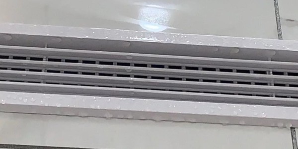 中央空调风板上为什么会有水珠？