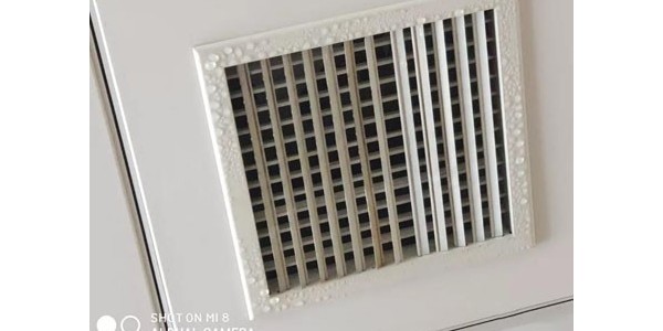 为什么中央空调出风口会有冷凝水？