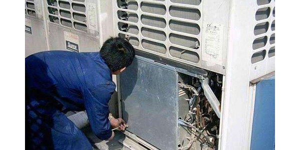 1美的空调维护注意事项