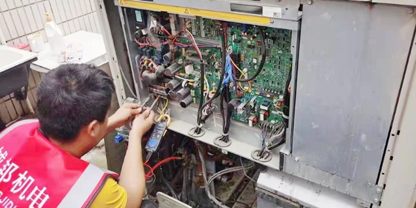 中央空调清洗维护谁来做？